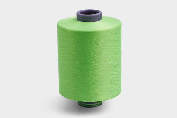 Polyestergaren is wereldwijd de meest voorkomende en meest gebruikte textielvezel